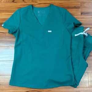Figs Hunter Green Scrub Set